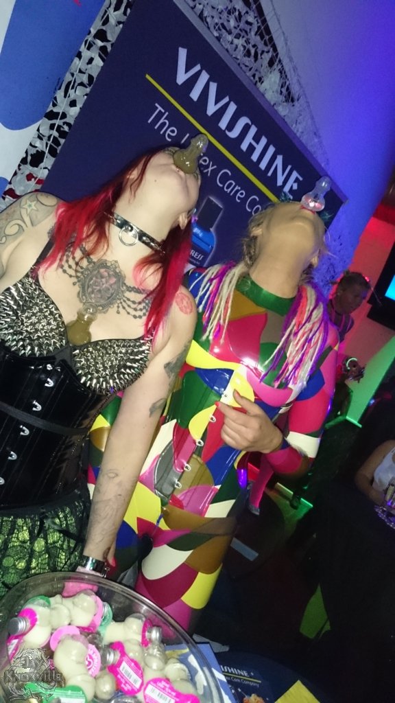 Vanessa_Knox_'s tweet photo. Ohhhhh....
Wie mir die #fetishpartys fehlen
und ich euch alle vermisse 😥
@LadyVivian_muc @VivishineLatex
https://t.co/SdnfIeY2GL
Passt alle gut auf euch auf 🤗
Euer Sternchen 🌟 @Vanessa_Knox_
💋💋💋
und @Jay_Knoxville_ 😎
#partypics
#like #likeit #comment #follow #RETWEEET https://t.co/4qqNKmP8yB