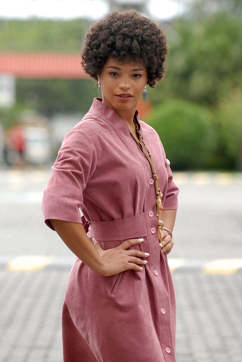 Resenhando's tweet photo. #JulianaAlves comenta o sucesso como Clotilde em #TiTiTi. Em entrevista, a atriz fala sobre a experiência de viver a grande vilã da novela, de volta no "Vale a Pena Ver de Novo". Foto: TV Globo / Alex Carvalho. Confira a entrevista completa neste link👇🏻
https://t.co/qm0N0FpMO5 https://t.co/6uuXEZETfe