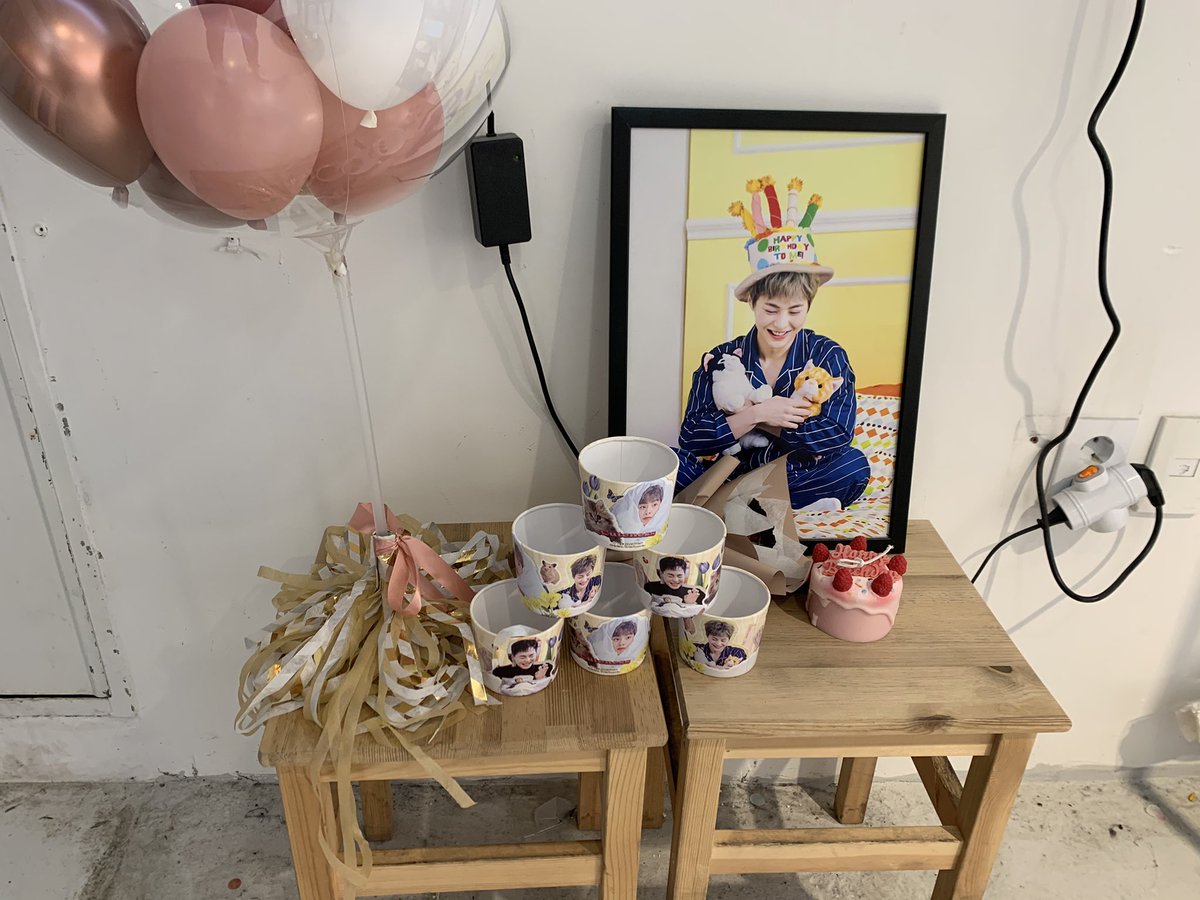 kr__myu's tweet photo. #EXO　#シウミン
カップホルダーお手配完了💘

写真▶︎ https://t.co/gENDJsm36N

#엑소 #XIUMIN #시우민
#韓国代行 #カップホルダー代行 https://t.co/ESd5vZpSvK
