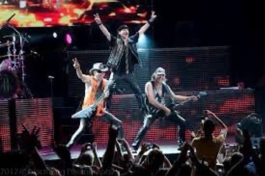 1993 yılında İnönü Stadında verilen konserler,

26 Mayıs- Guns’n Roses
20 Haziran - Elton John
25 Haziran - Metallica
13 Eylül - Bon Jovi
17 Eylül - Scorpions
23 Eylül- Michael Jackson
7 Ekim - Madonna

O şanslı dönemi yaşayanlar...?