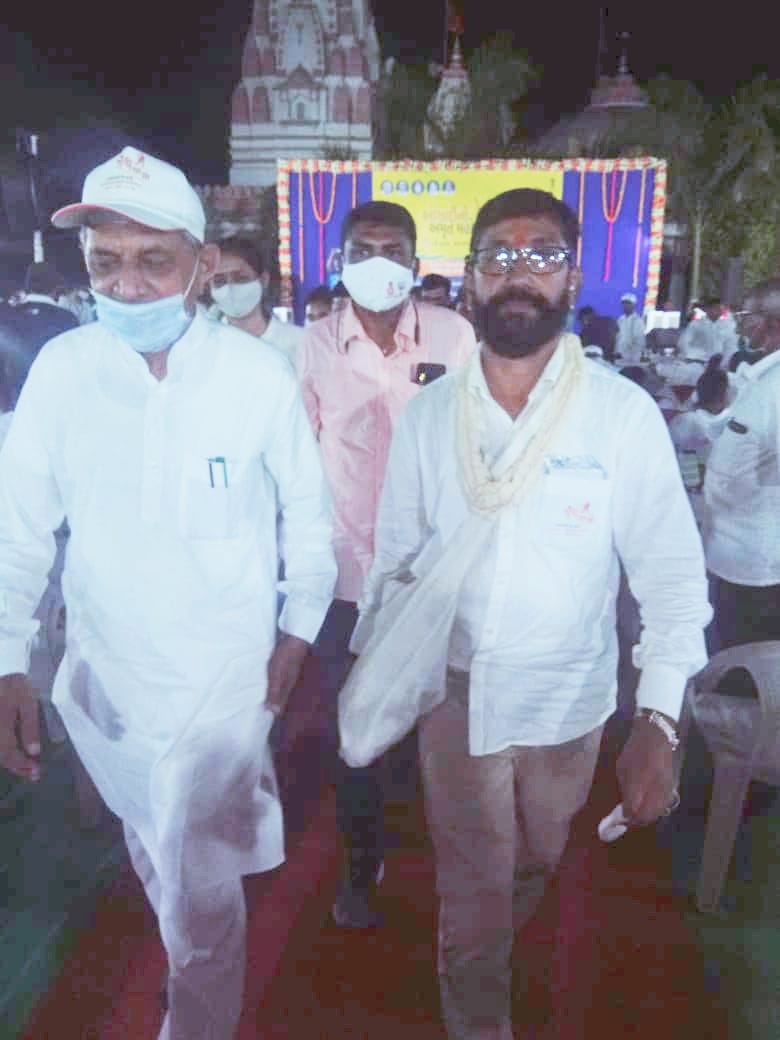 nsbhatt75's tweet photo. ઐતિહાસિક દાંડીયાત્રા : આજે અઢારમા દિવસે ગુજરાત સરકારના માનનીય પાણી પુરવઠા મંત્રીશ્રી કુંવરજીભાઈ બાવળિયા સાહેબ સાથે 
@kunvarjibavalia વંદે માતરમ 🚩
દાંડીમાર્ચ યાત્રા 2021 🇮🇳
બોરીયાવી #DANDIMARCHULTRACHALLENGE  #SVGRYB  #drjigarinamdar  #dandimarch2021
@BJP4India @BJP4Gujarat https://t.co/kpxwbTaRay