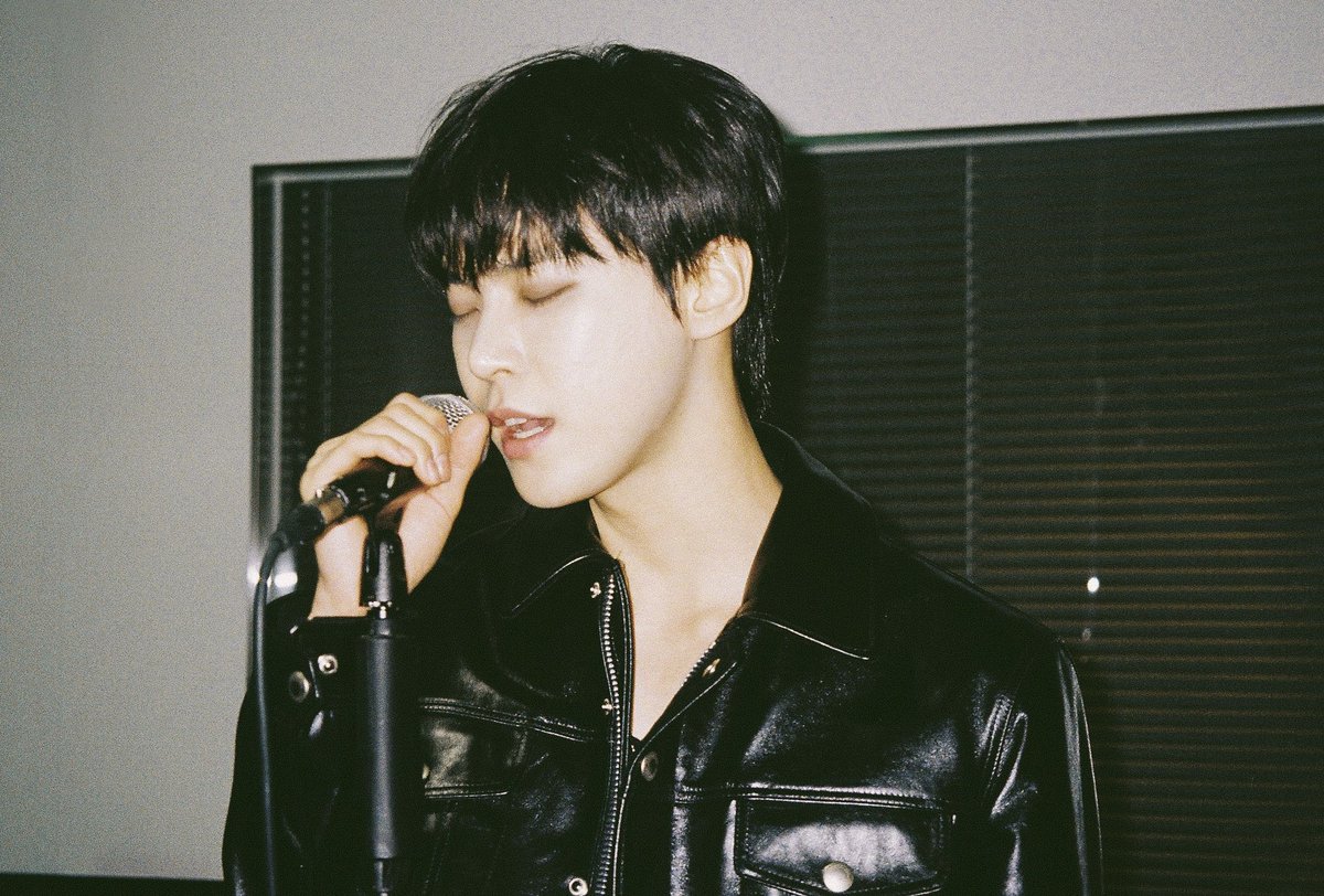KlMDOYNG's tweet photo. What am I now? What if I’m someone I don’t want around? https://t.co/CaHxUfw8yb