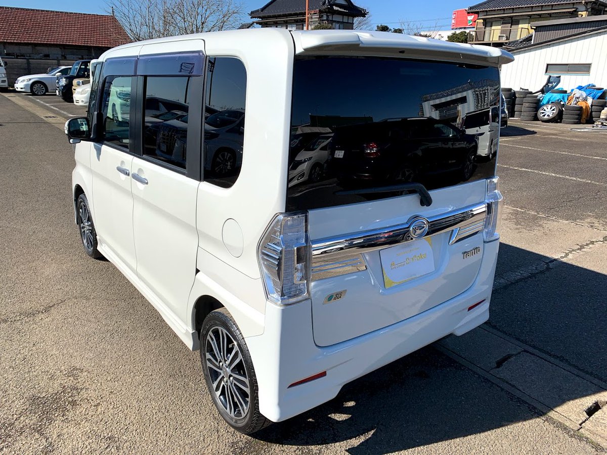 daitokucar1's tweet photo. パールホワイトのタントカスタム入荷しました💁‍♂️
走行距離は多めですがピカピカの1台です🚗
屋根が高いのが特長のデザイン。フロントガラスが大きく開放感があり運転しやすいです🙆‍♂️
平成26年8.8万キロで車両本体価格95.5万円✨
気になる方はぜひ見に来て下さいね‼️　#タントカスタム https://t.co/os8l7ykXsG