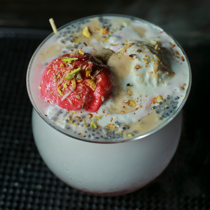 Tanatan_juhu's tweet photo. Some things are made for sharing &amp; we believe our #Falooda is one of them!

Timings: 12pm–8pm

Reservations on: 7045593073 / 7387513441

#Tanatan #KitchenAndBar #Juhu #NorthIndian #Lunch #Brunch #Dinner #Bar #Foodlover #Yummy #Delicious #HighTea #Dessert #IndianDessert #Rabdi https://t.co/MZx8ZUhSm6