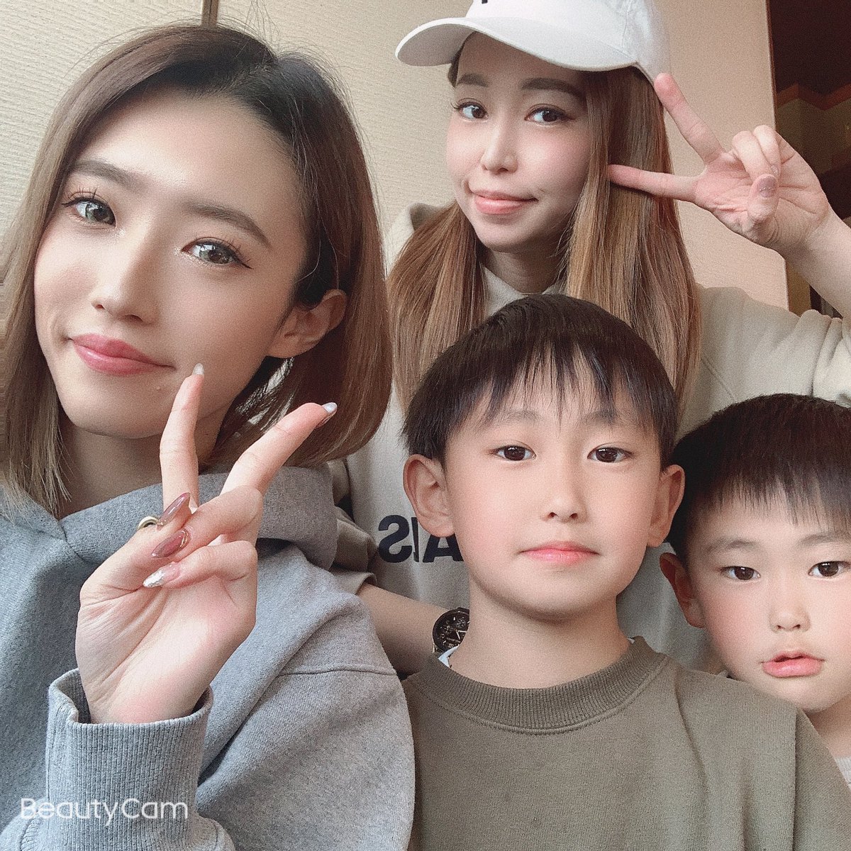 UuunPy's tweet photo. ひとみさんとﾗﾝﾁ \(◡̈)/❣️
子供達可愛すぎて癒された👼🏻👼🏻♥ https://t.co/NE5uDjAPvJ