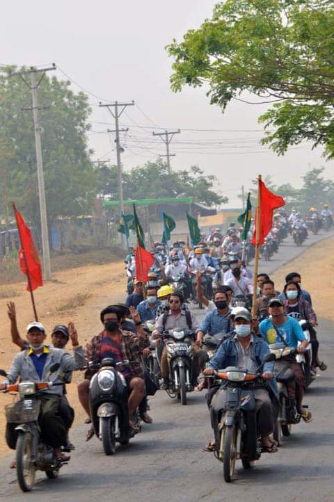 XueMei01's tweet photo. Long miles marching strike in Kanbalu,Sagaing Region 
Though wind gusting within this areas today , residents marched over 70 Miles with motorcycles and demonstrated against military junta !

ABOMINABLE CRUELTY
#WhatsHappeningInMyanmar 
#Mar30Coup https://t.co/YsM0X2iPjv