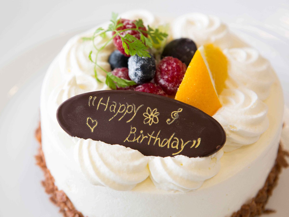 The Park Front Hotel At Universal Studios Japan 公式 S Tweet 秘密です 記念日ステイで人気のある ケーキ 種類が増えるらしいですよ 全部で3個 一つはきっとあれ もう一つは パークフロントホテル Usjファン Trendsmap
