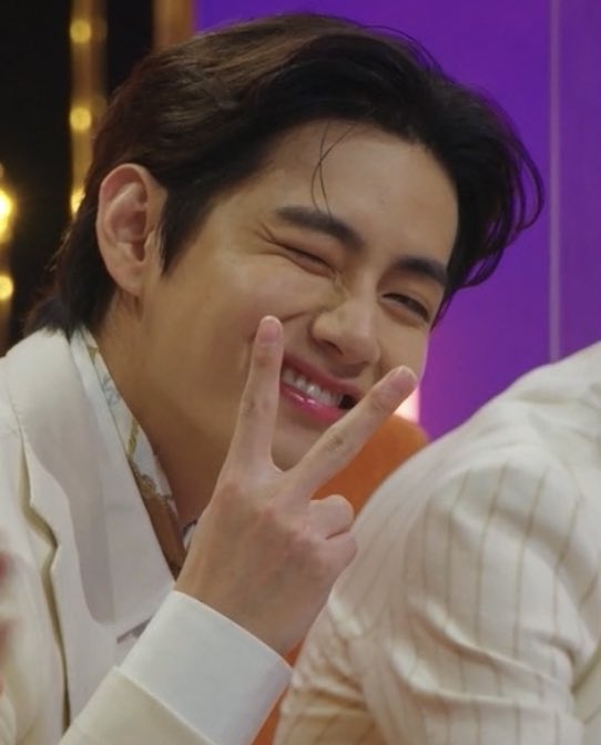 chizikook_'s tweet photo. K-media mengonfirmasi kalo Kim Taehyung banyak menerima tawaran perusahaan produksi drama karena potensinya yang besar sebagai seorang aktor dan membandingkan biaya penampilannya dengan Kim Soo-hyun yang saat ini merupakan salah satu aktor dengan bayaran tertinggi.

GILA🔥🔥 https://t.co/L6539Im1k1