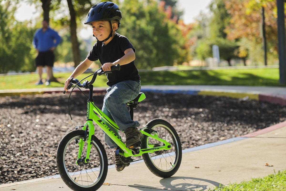 Most youth bikes are constructed with heavier frames and materials, but we designed the ARX 16 to be lighter, quicker, and more fun for young riders. 

giant-bicycles.com/gb/arx-16-2021 

#GiantUK #RideGiant