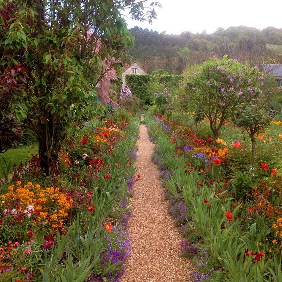 lifefrance's tweet photo. Where shall we go this #virtualtraveltuesday? How about Monet's house in Giverny, Normandy... Free virtual visit: https://t.co/ICXmcaILi5
#thegoodlifefrance #TravelTuesday https://t.co/2bpbahGRyL
