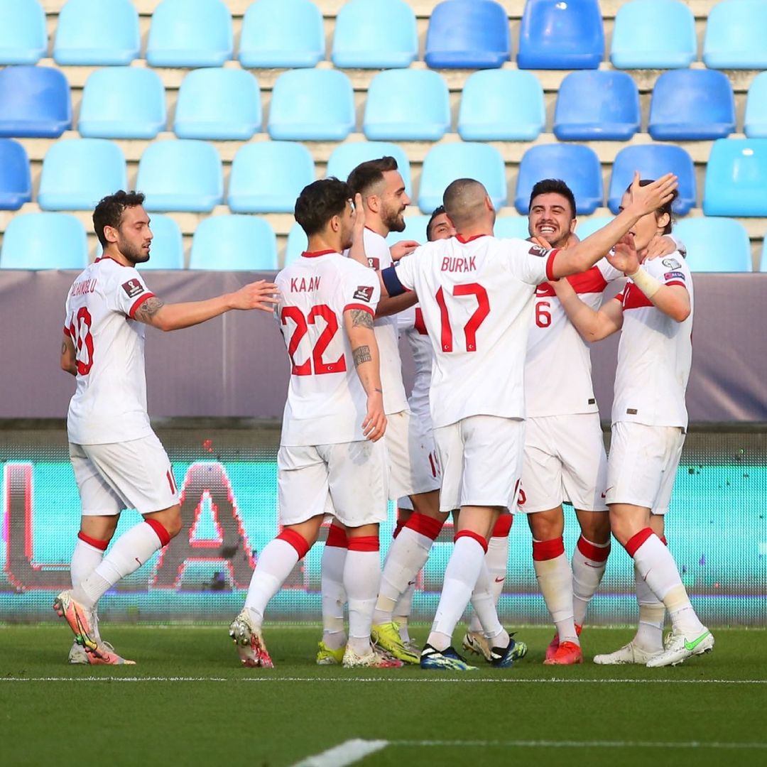 07gencliklise's tweet photo. 2022 FIFA Dünya Kupası Avrupa Elemeleri’nde bu akşamki rakibimiz Letonya. Haydi #BizimÇocuklar 🇹🇷 #WCQ #TURLAT https://t.co/r9oxVjWVfA