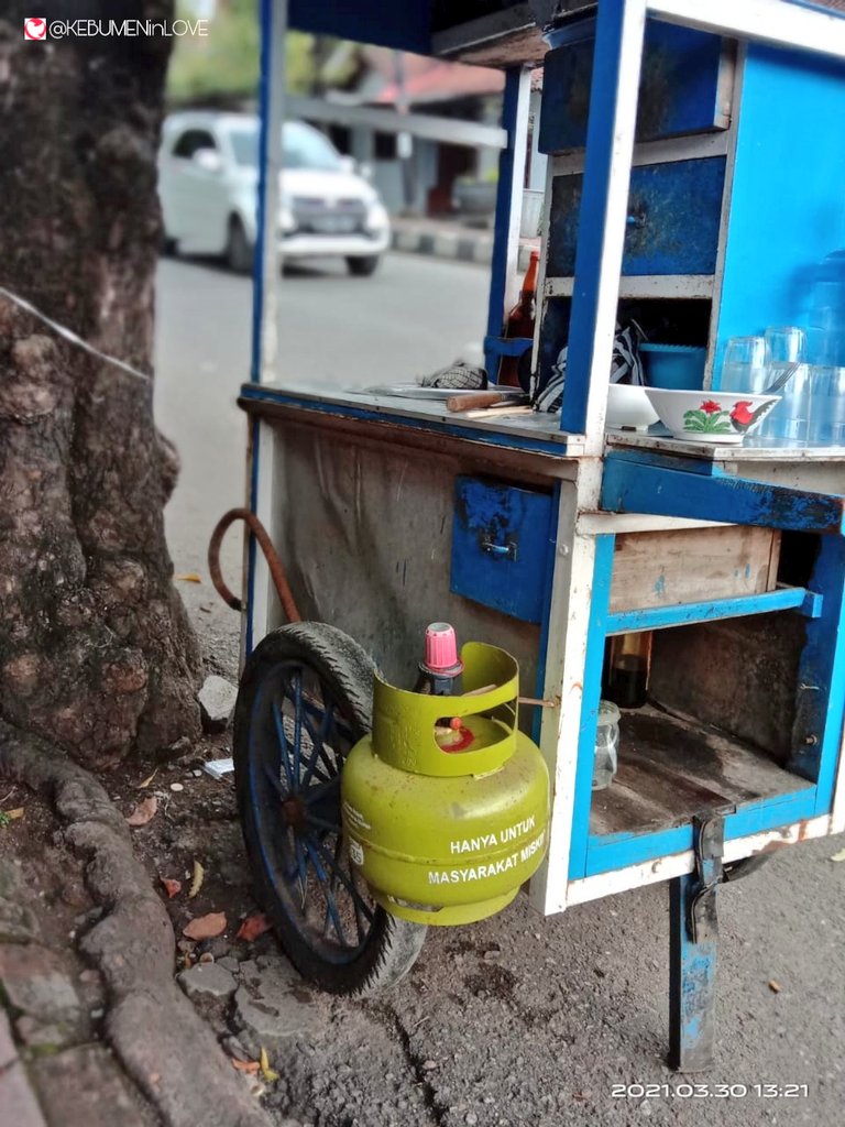 KEBUMENinLOVE's tweet photo. Untuk warga KNIL : #Kebumen Nation In Love sila mampir di timur pertigaan Wonoyoso #Kebumen
Tunjukan sc tweet ini maka anda akan mendapat bonus sambal 2 sendok
#Kebumen #Kencot #Madang
Cc bupati kebumen yg asli @h_arifsugiyanto
@wongunner @bambangwondho @DaniCicadasBdg https://t.co/5ZHlawgz2G