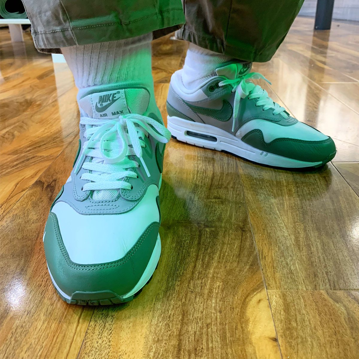 86soles's tweet photo. Off to get the @sneakerser London store ready for opening 🙏🏻 - Nike AM87 X LV8 today ‘Sage’💥

#nike #LV8 #airmax #airmax87 #am87 #nikeairmax #sneakerser #sneakerlaundrylondon #london https://t.co/ahbsJa6DPi