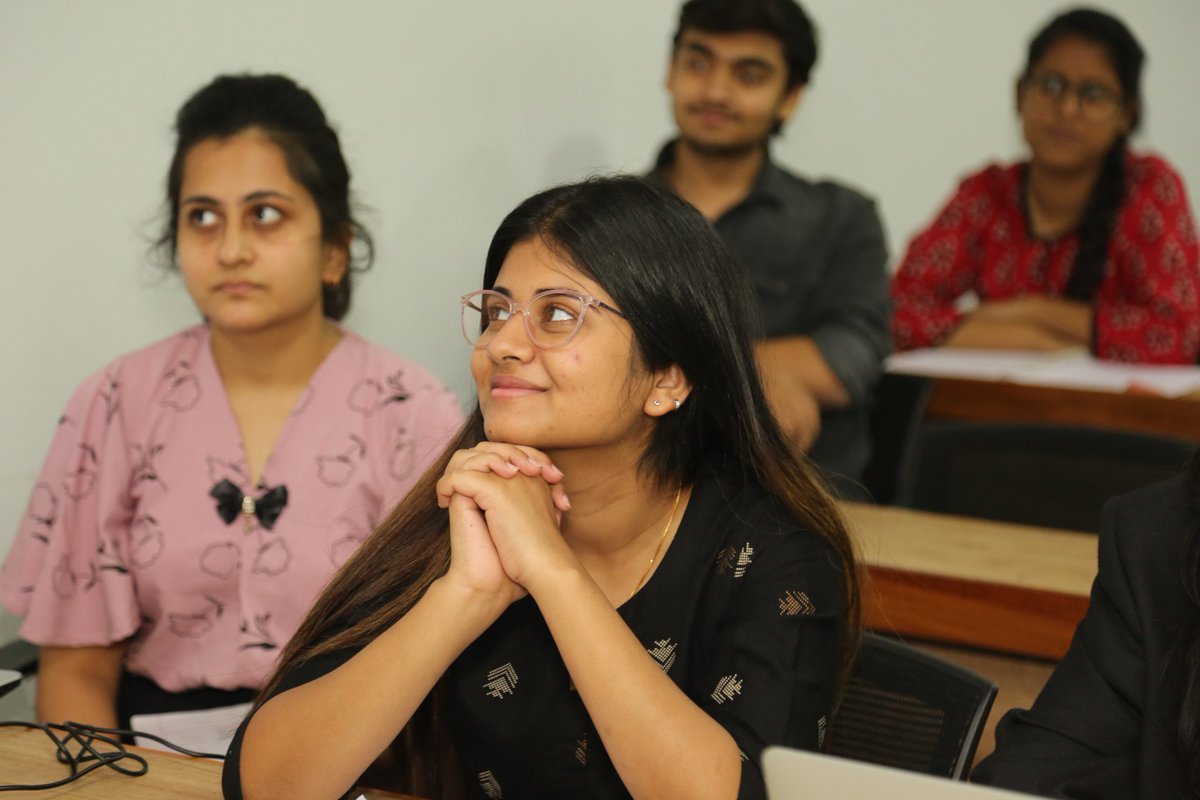 karnavati_uni's tweet photo. #KUdiaries》At #KarnavatiUniversity, the ultra-modern, fully-equipped, spacious classrooms are breeding grounds of unique ideas, the heart of innovation, where brainstorming occurs daily and students transform those unique ideas into reality. #ugcourses #pgcourses #phdcourses https://t.co/tvDGju7sG8