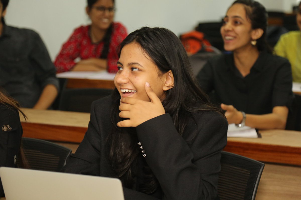 karnavati_uni's tweet photo. #KUdiaries》At #KarnavatiUniversity, the ultra-modern, fully-equipped, spacious classrooms are breeding grounds of unique ideas, the heart of innovation, where brainstorming occurs daily and students transform those unique ideas into reality. #ugcourses #pgcourses #phdcourses https://t.co/tvDGju7sG8