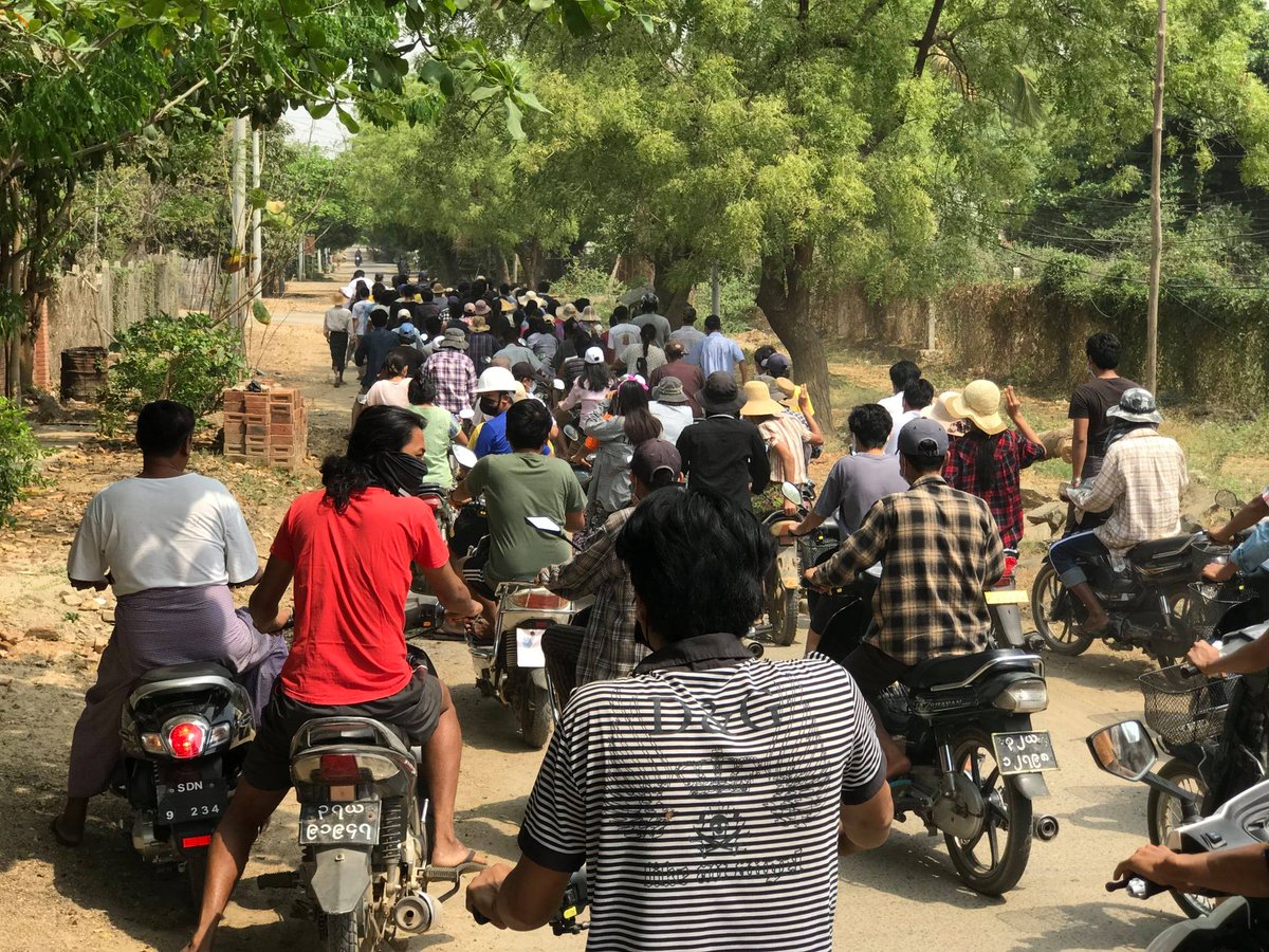 Myanmar_Now_Eng's tweet photo. Around 100 people marched at UNESCO World Heritage site Bagan on Tuesday morning to protest the military dictatorship. #WhatsHappeningInMyanmar https://t.co/jOM6zbatHR