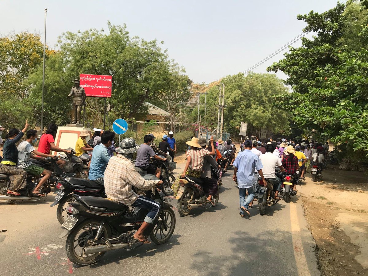 Myanmar_Now_Eng's tweet photo. Around 100 people marched at UNESCO World Heritage site Bagan on Tuesday morning to protest the military dictatorship. #WhatsHappeningInMyanmar https://t.co/jOM6zbatHR