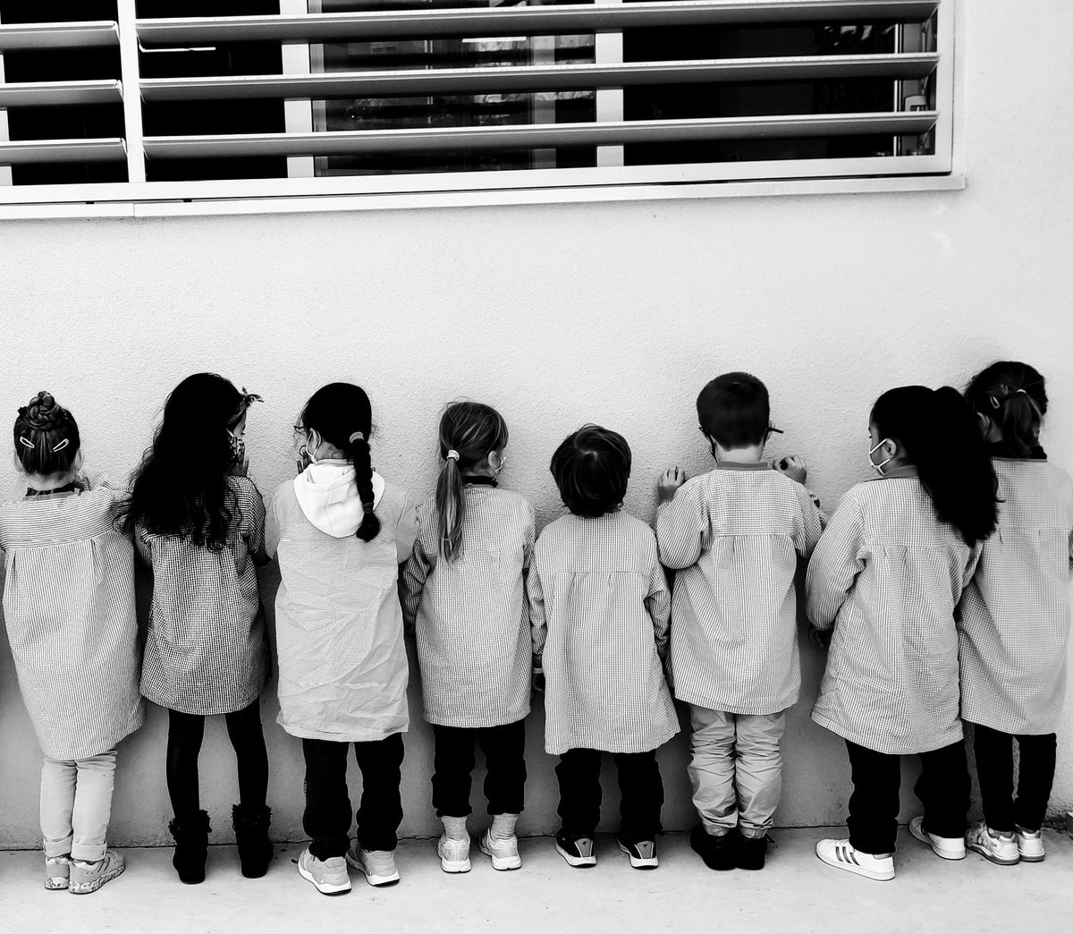 Salvado62704564's tweet photo. Com és possible la societat?
A aquesta famosa pregunta de Simmel, Goffman respon que tot acte implica cooperació de més d'un individu i que tot pensament subjectiu s'inscriu en un món comú.
CEIP Cervantes
#BonDia #microacció #performance
#ContagiaInterculturalidad #Identity https://t.co/jdlmSndAoi