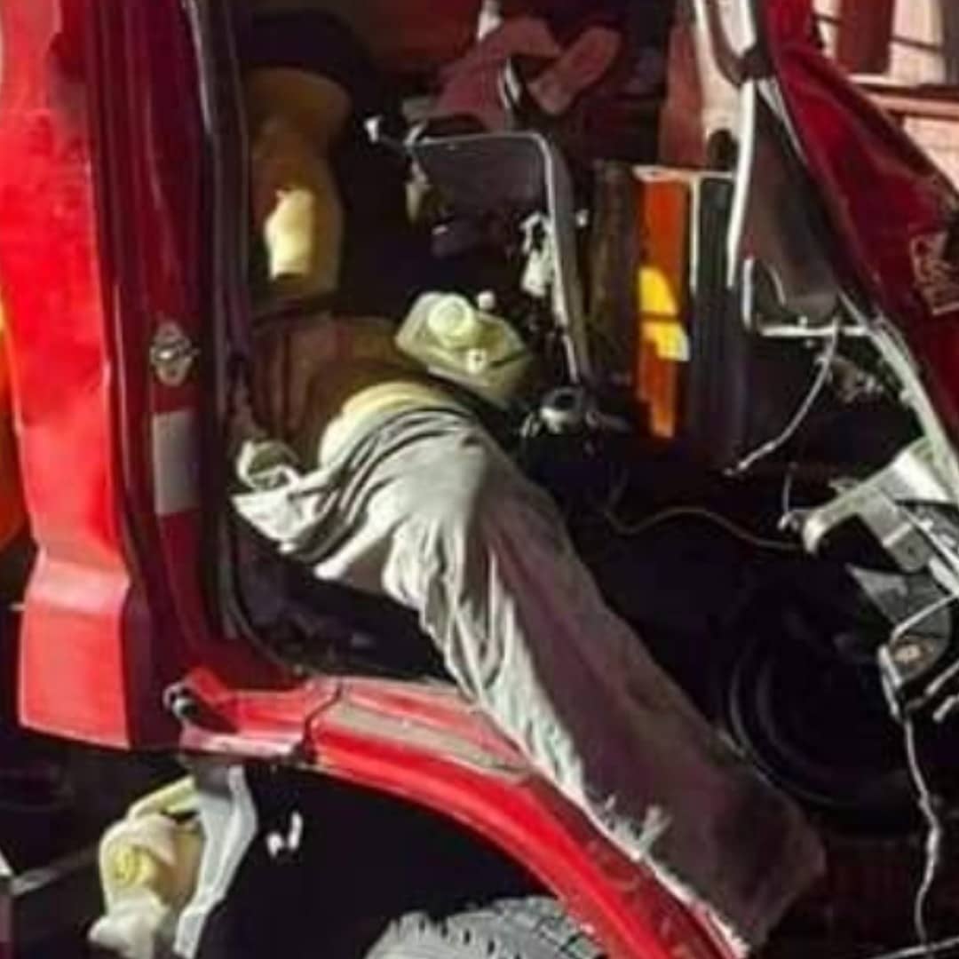 stevekaposi's tweet photo. Truck rear ends truck. Victim trapped. #Thailand 

https://t.co/X7bIlcOc9B

#Bangkok #ThailandNews #SteveKThailand #TACSThailand #ThailandWatch #DiscoverThailand #AmazingThailand #roadaccidents #baddriving #RoadAccidentsThailand #ThaiCrazyAccidents #GruesomeThailand #Gruesome https://t.co/orMgwh2n05
