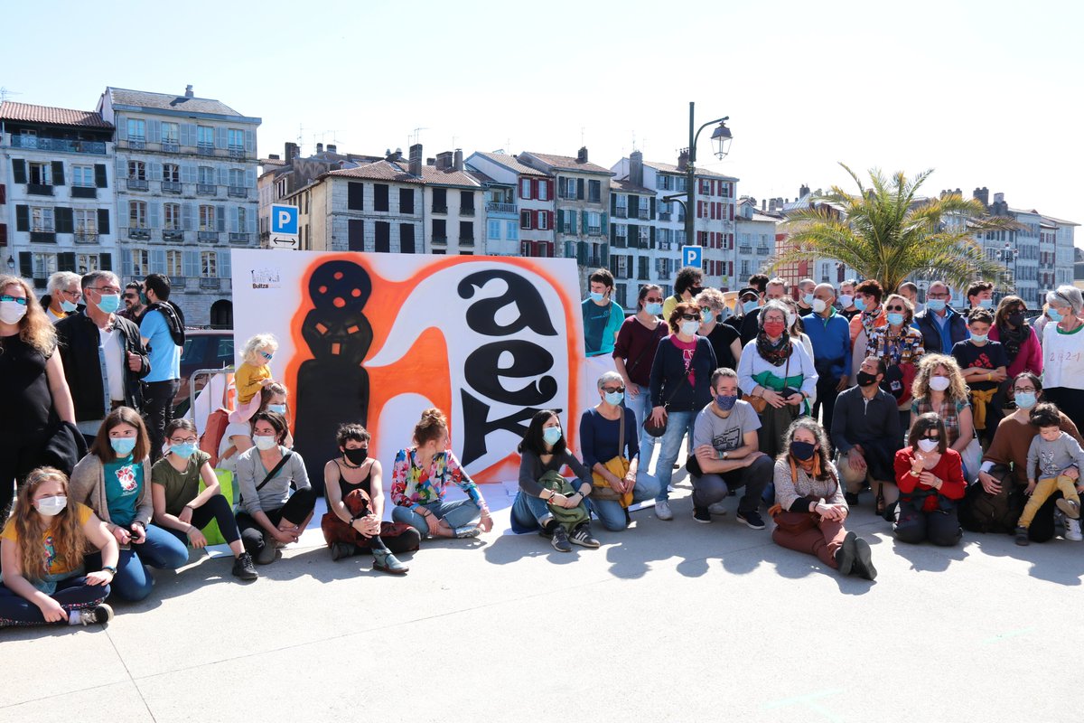 Baionako Gau Eskola tweet media