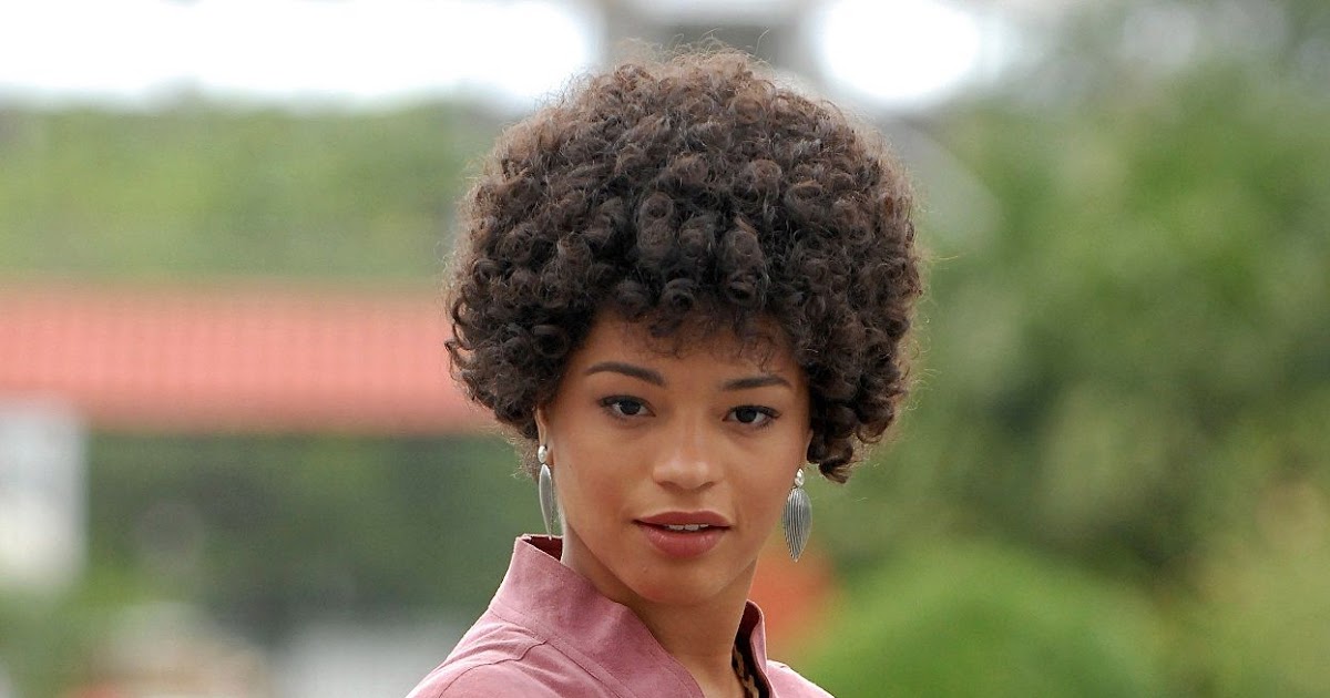 Resenhando's tweet photo. Em entrevista, a atriz fala sobre a experiência de viver a grande vilã de "Ti Ti Ti", de volta no "Vale a Pena Ver de Novo". Foto: TV Globo / Alex Carvalho Desde que conquistou a primeira personagem em "Chocolate com Pimenta", após ficar conhecida do… https://t.co/5A6PqjSDye https://t.co/93IQ7Jwuak