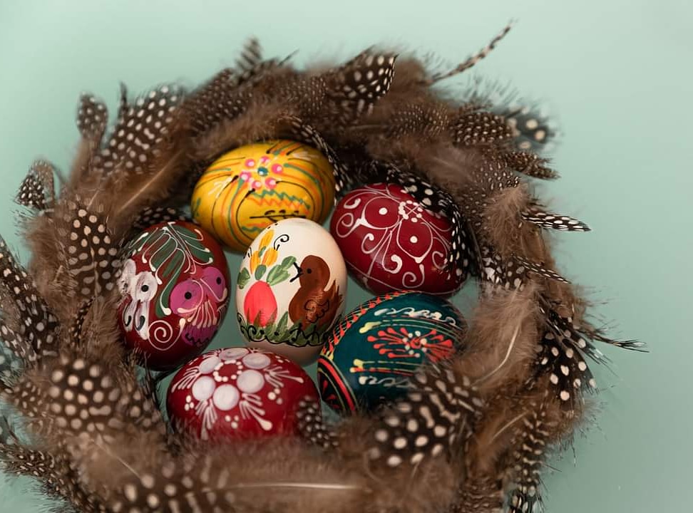 gypsyescapade's tweet photo. Can You guess the popular symbol for which Easter eggs are known for?
#letsguess #guess #QuestionoftheDay #holifestival2021 #UpcomingFestival #easter2021 #christainlife #faith #hope #life #eastereggs #guesswhat #DoYouKnow https://t.co/6Cw2AluKth