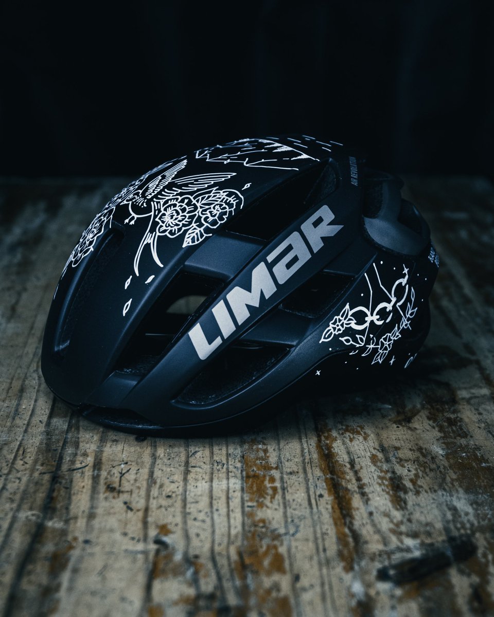 PedalSlip's tweet photo. Wait? Didn’t you share this one already, Lew?

Sort of. This is @37Murph’s helmet. He loved the first one so much (a lovely Endura lid) that he asked me to replicate the elements again onto this @LimarHelmetsUK helmet. So, with a little rearranging I bring you V2! https://t.co/XxvxHTNuIN