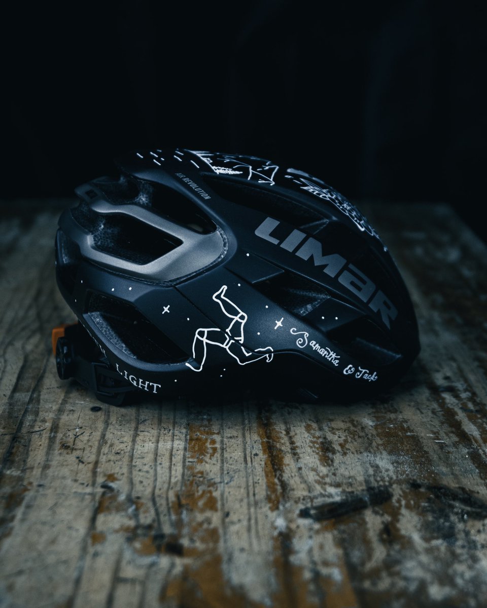 PedalSlip's tweet photo. Wait? Didn’t you share this one already, Lew?

Sort of. This is @37Murph’s helmet. He loved the first one so much (a lovely Endura lid) that he asked me to replicate the elements again onto this @LimarHelmetsUK helmet. So, with a little rearranging I bring you V2! https://t.co/XxvxHTNuIN