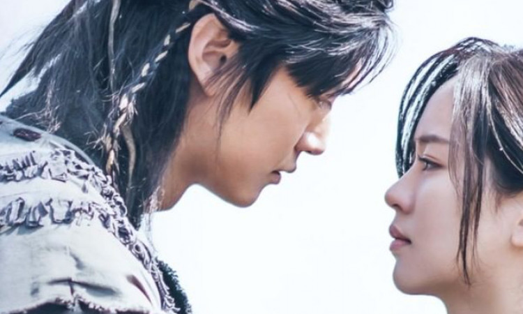 KSH_daily's tweet photo. #KimSoHyun setelah sukses membawa 2 actor rokie lewat #LoveAlarm original @netflix 198 negara 🔜 
Membawa actor rokie lagi secara global original pertama VIU secara asia, sekarang global ke 190 Negara lewat #RiverWhenTheMoonRises 
Tamparan karir mu keras deg 🔥👏
📎 https://t.co/x4zzp4sGpj
