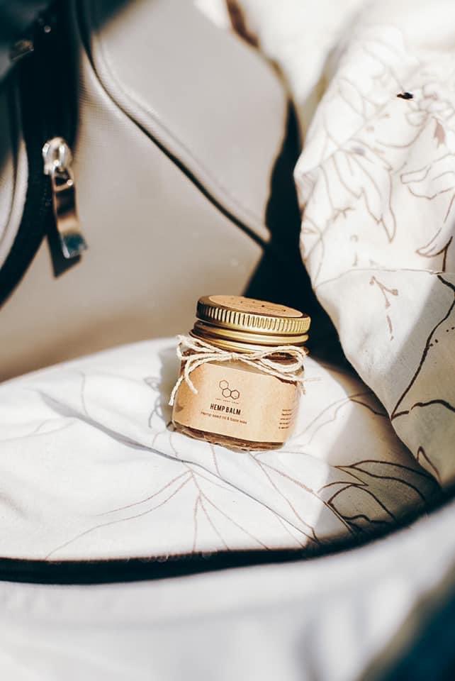 sedoungs's tweet image. Hemp balm
สรรพคุณมากกว่าทีคุณคิด!
ซึ่งเป็นสารที่แก้อาการอักเสบได้ดี และยังช่วยการผลัดเซลล์ผิวใหม่ ซึ่งจะช่วยบรรเทาการอักเสบ และการระคายเคืองบนผิวหนังได้ ส่วนประกอบหลักมาจากธรรมชาติ

290.-

#madeinthailand
 #hempbalm  #hempthai  #hempproduct  #hempthailand #กัญชารักษาโรค
#hemp