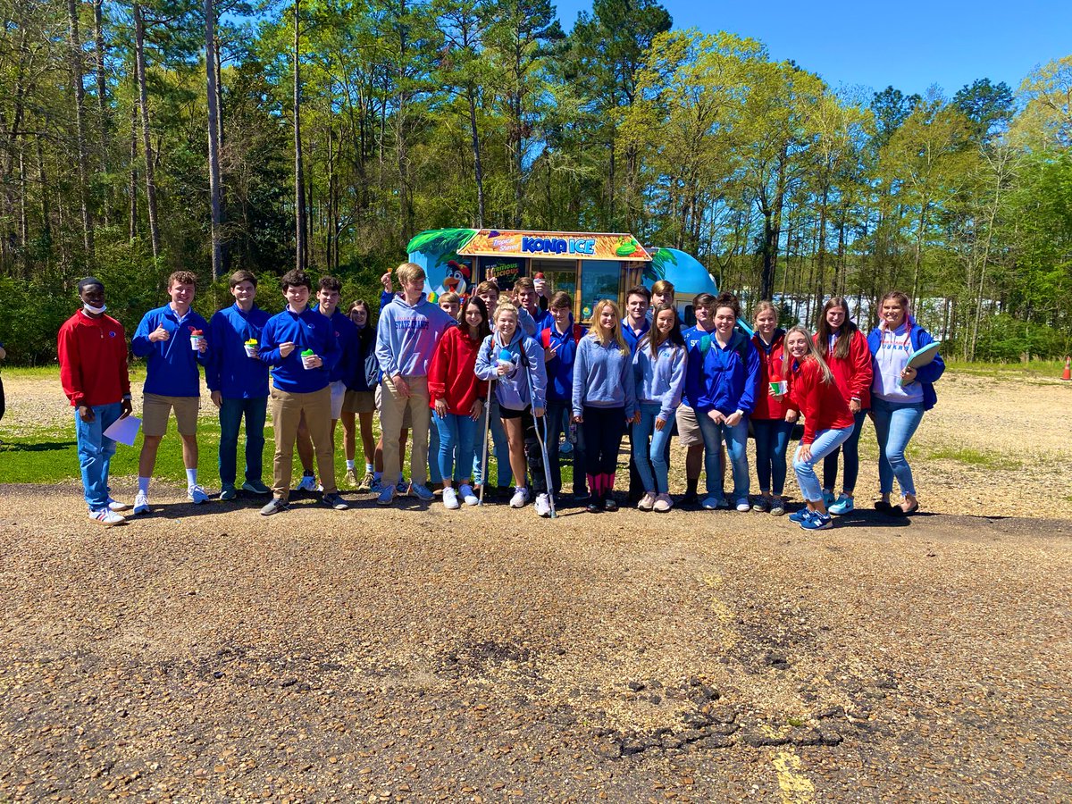 CounselingSca's tweet photo. SCA Seniors enjoy a nice treat from Co-Lin &amp; Kona Ice today!!! Thank you for your hospitality!! @Nick_SCA @CopiahLincolnCC https://t.co/XPhgwqU9D7