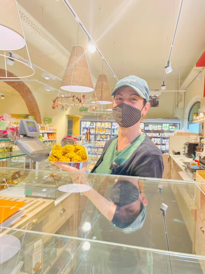 EvitaBio's tweet photo. Vi ricordiamo che qui potete venire con qualsiasi colore ..siamo un negozio specializzato ..
Unico del circondario 
Orario continuato tutti i giorni
Staff
#biologico #tuscany #empoli #evitabio #naturasi #colore #negoziospecializzato #circondario #orario #giorni #staff https://t.co/eHxYx8s0nj