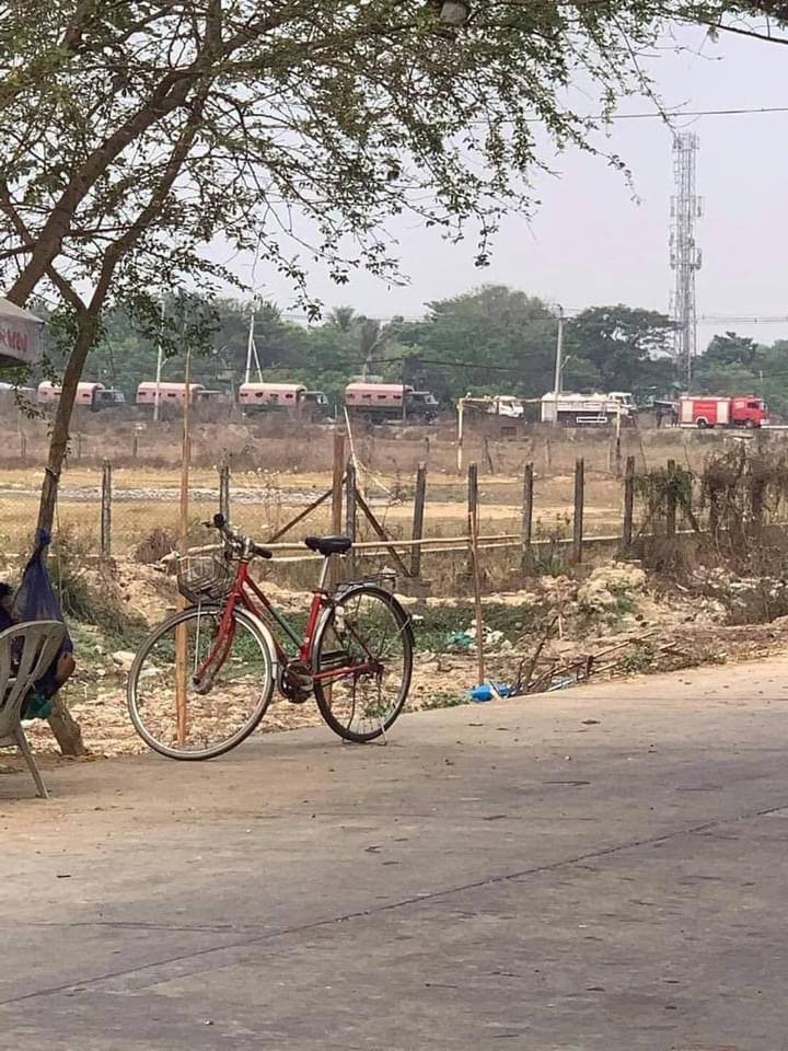 HunnieTreasure's tweet photo. Around 30 military trucks and water cannons entered into 59 ward, South Dagon. This is not a war zone to use that much forces on unarmed citizens. 
ABOMINABLE CRUELTY 
#Mar30Coup
#WhatsHappeningInMyanmar https://t.co/WzK8Z57Iw1