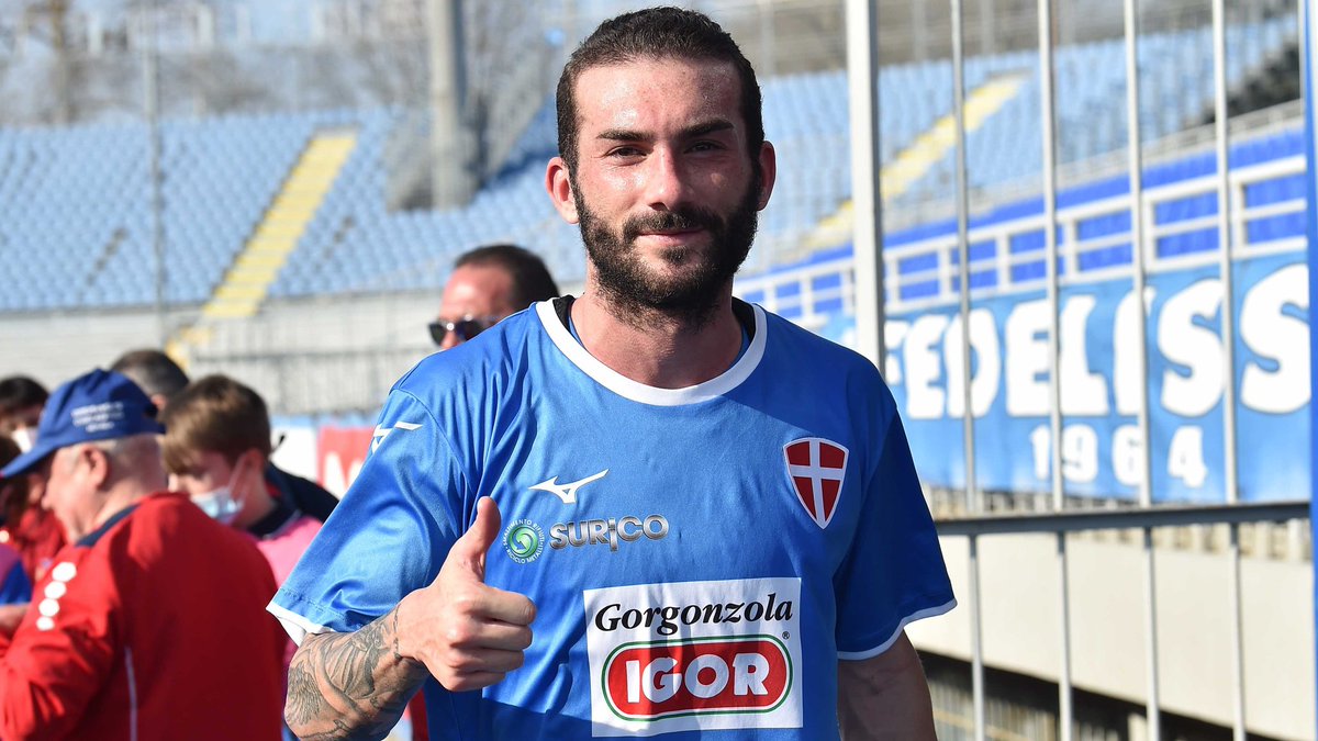 Novara__1908's tweet photo. MAN OF THE MATCH 👍🏻
@EricLanini è stato votato migliore in campo nella vittoria contro il Grosseto
⏳ Suo il gol decisivo allo scadere che ha regalato i 3 punti agli azzurri 💥

#ForzaNovara 🔵⚪ #NovaraGrosseto #motm https://t.co/X6RiQ4l9OM