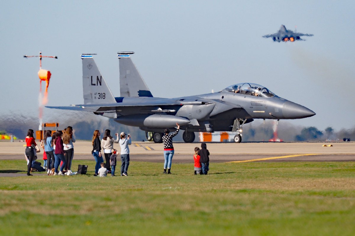 Mike_Inkley's tweet image. A moment that all military personnel understand as the families of the @48FighterWing @usairforce wave goodbye to their loved ones as they deploy to the middle east. Stay safe everyone! #AimHighFlyFightWin With @RAFMildenhall  @OlympusUK @getolympus