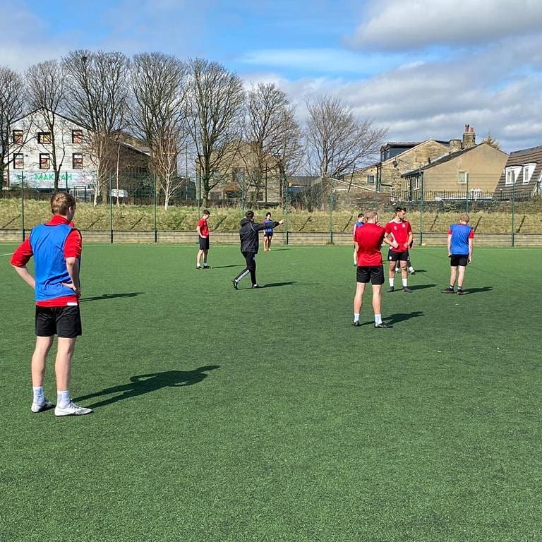 GavaffersGavin's tweet photo. #busymonday our S&amp;C coach @CalumMMacleod working with our scholars then into a training session. Our 1st U16s session back in the evening for over 2months!!! #buzzing #backplaying #footballfamily #Academy #workaholic #loveit @FCHTOnline @snichol62 @DannyW_88 https://t.co/RyduPBWoHg