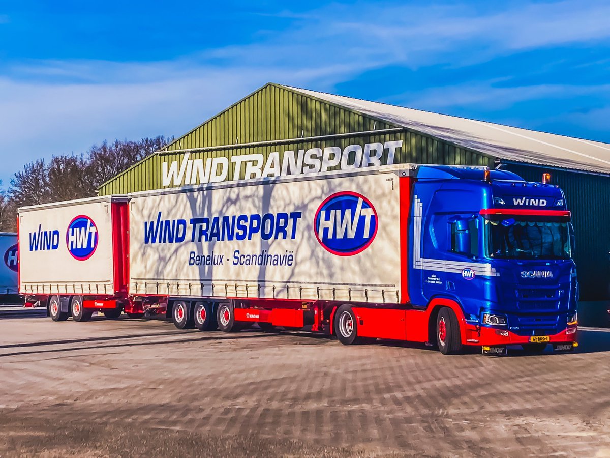 Het wordt steeds mooier op de weg en ook duurzamer! Deze LZV combinatie heeft 55% meer laadvloer    en rijdt op LNG <a href="/ScaniaGroup/">Scania Group</a> <a href="/KroneTrailer/">KRONE Trailer</a> #lzv #lng