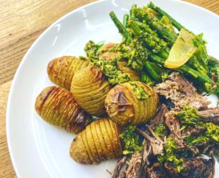 ByChefJen's tweet image. Celebrate Spring 🌼 with my slow-cooked lamb special - with beautiful herbs &amp;amp; preserved lemons, served with hasselback potatoes, salsa verde &amp;amp; warm asparagus salad. 
Order here from By Chef Jen for delivery across Central London: bit.ly/3wcG80L 👩‍🍳 #EasterHolidays #Chef