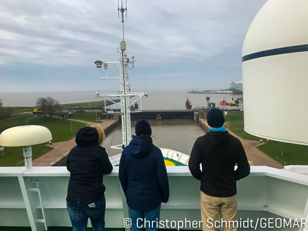 GEOMAR_de's tweet photo. Die Expedition #MSM99 hat begonnen! #MSMerian hat ihr Arbeitsgebiet vor #Helgoland erreicht und mit der Probenahme begonnen. Während der Fahrt soll die Entstehung von kraterartigen Vertiefungen, den „Pockmarks“, untersucht werden. Gute Fahrt! https://t.co/did0S5rzXA @kieluni https://t.co/iFo6OQf70x