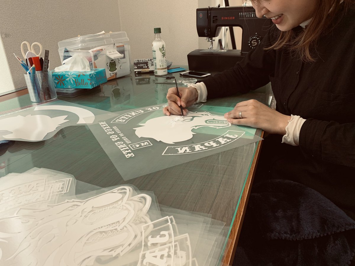 kmtk8891's tweet photo. 本日も張り切って製作しており〼
パッチ製作とシートカット編
のnew staff
#DEEPLAID
#DEEPLAIDWORKS https://t.co/qUEUWnL4Bw