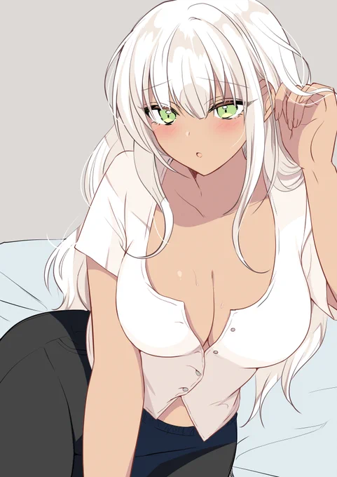 困り褐色白髪緑目ちゃん(呪文)