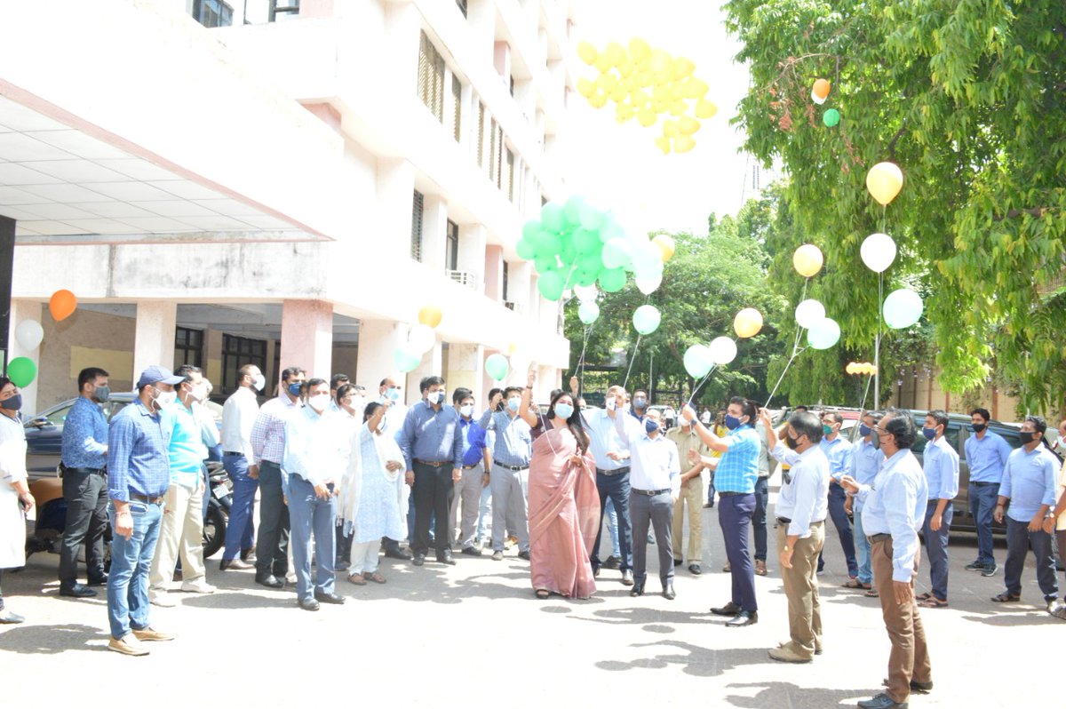 cgstbelapur's tweet photo. Ms. Manpreet Arora, Commissioner, CGST &amp; Cex, Belapur Commissionerate released tricolour balloons as a part of the celebration of 75 years of India's Independence. #azadikaamrutmahotsav 
@nsitharamanoffc @Anurag_Office @cbic_india @cgstmumbaizone https://t.co/PeEiOAR3Ro