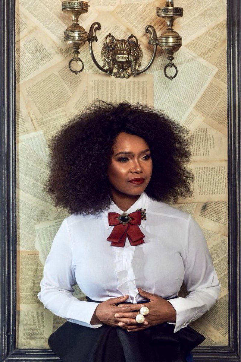 PoppyIsMyName's tweet image. It’s #NoxoloGrootboom Daaaaayyy!!! 

Let’s all watch at 7PM on SABC 1 as uMama reads her last news bulletin after 37 years of broadcasting! 

An icon, a legend! 🙌🏾💖🙏🏽