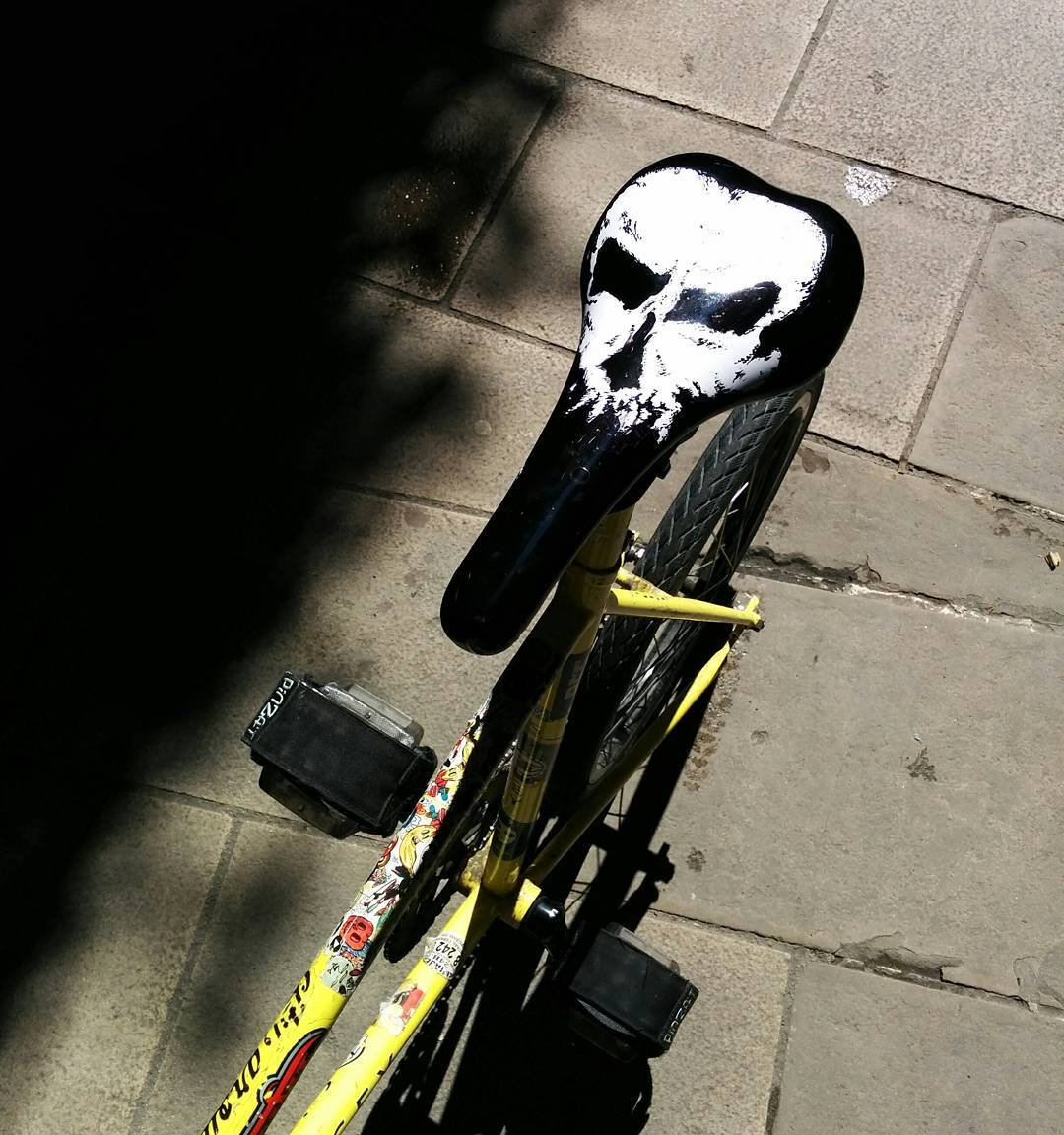 essaxtwtr's tweet photo. #Pinzat X @essaxtwtr
Handpainted saddles in #Barcelona.Stay tuned to the new collection. Very soon! 🤘
#hechoamano #madeinsax #saddle #essaxsaddle #ciclismo #bicicleta #essax #bikesaddle #cycling #bike #handpainted #pintadoamano #bcn #pinzat #cycling #ciclismo #bike #bicycle https://t.co/mz8L1cHjxB