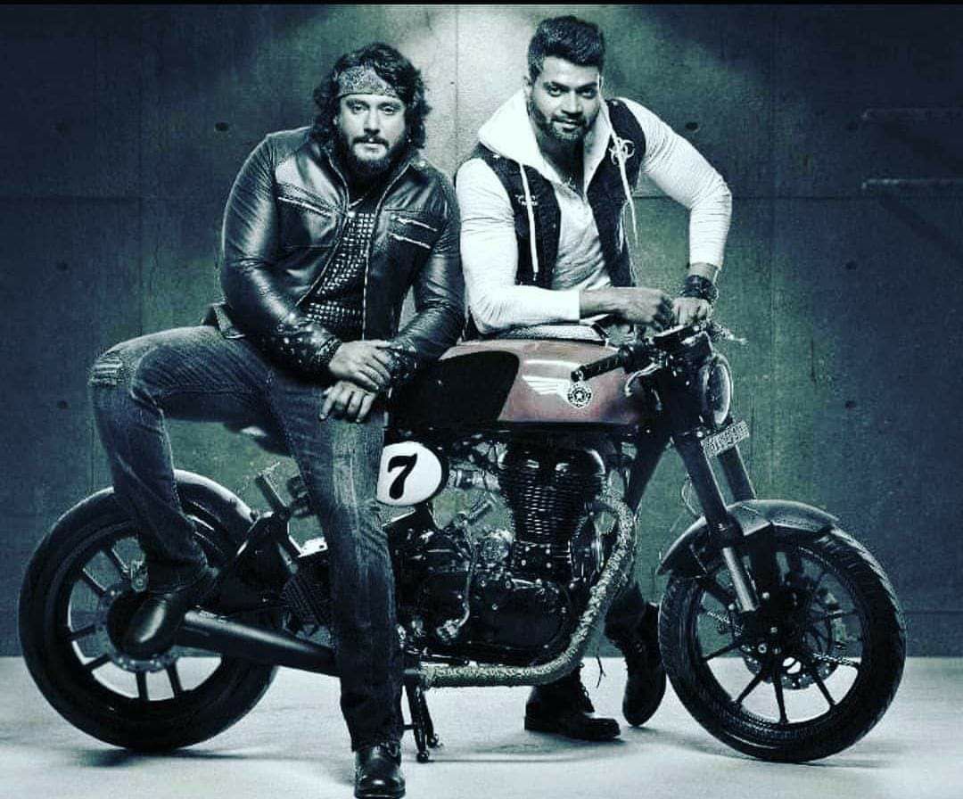 D_BOSS7999's tweet photo. *Fastest 100K Liked Trailers In Sandalwood/Tollywood*
*VakeelSaab =7Mins*
*👉Roberrt(KFI)=22Mins*
*Saaho=27min*
*SarileruNeekevvaru=37min*
*SyeRaa=40min*
#RecordBreakingRoberrt
#BlockBusterRoberrt
#Roberrt | #DBoss | @dasadarshan https://t.co/QOqyWbuWDw