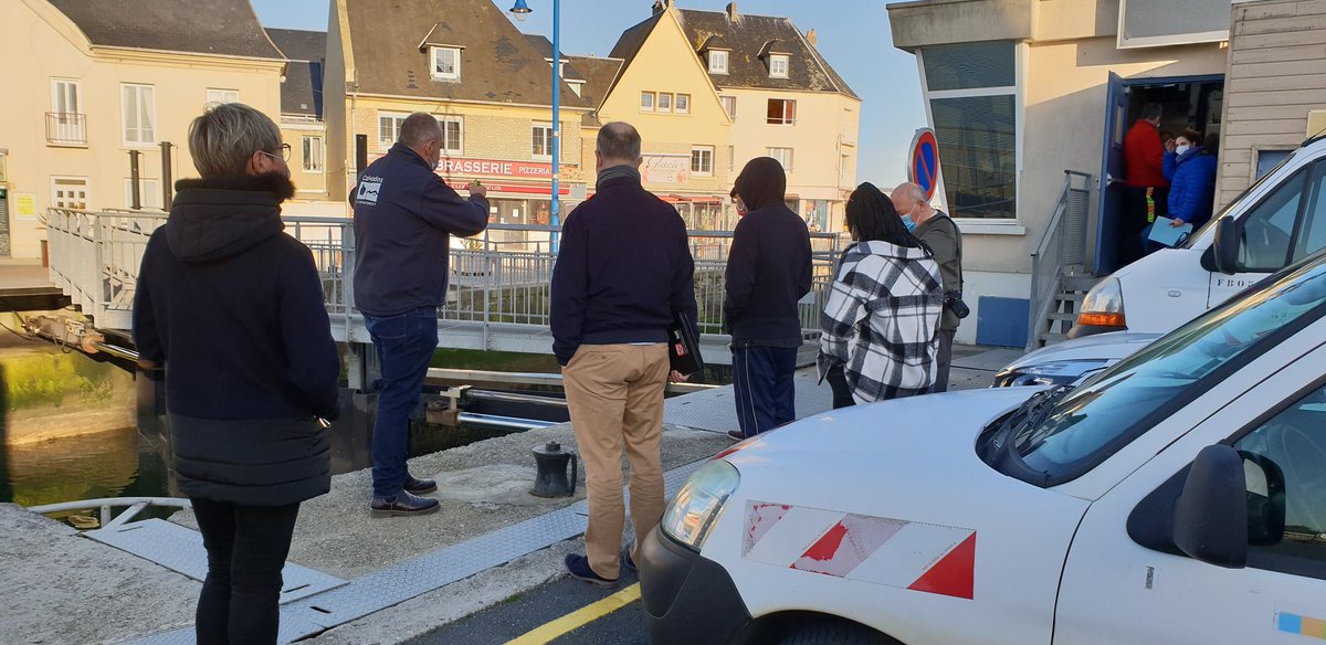 Delphinetyr's tweet photo. #EmploiMaritime 2021 #AvecPôleEmploi #Bayeux @CalvadosDep @CCICaen ⚓ C'est parti pour une matinée à #PortEnBessin ! Cap sur l'écluse, marée montante et découverte du métier d'éclusier ! https://t.co/ZpynUhV7rd