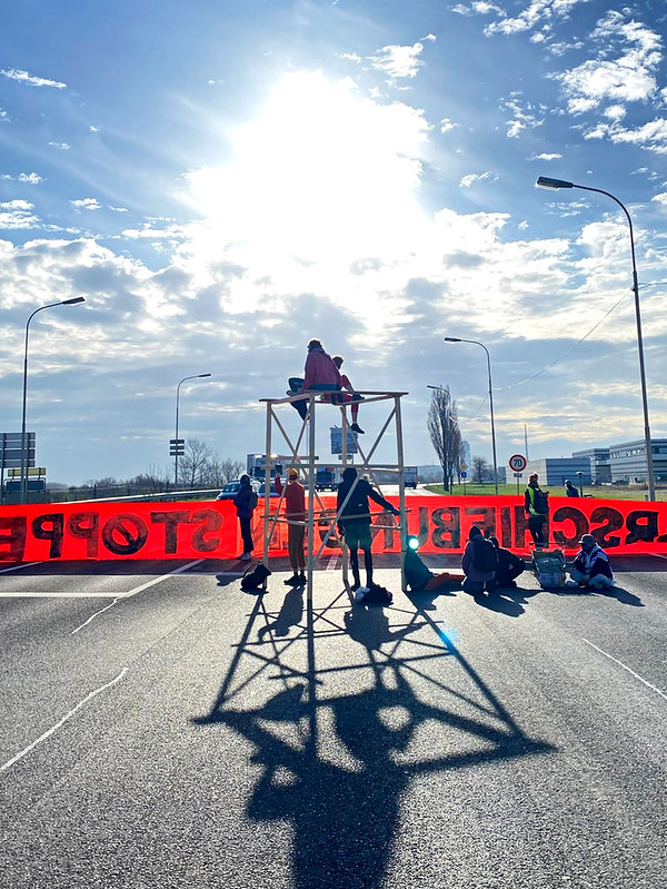 Presseaussendung der Bleiberechtsaktivist*innen unter: 
Bleiberecht für Alle
bleiberechtfueralle.com/0330_pmitteilu… #stopdeportations #AfghanistanIsNotSafe