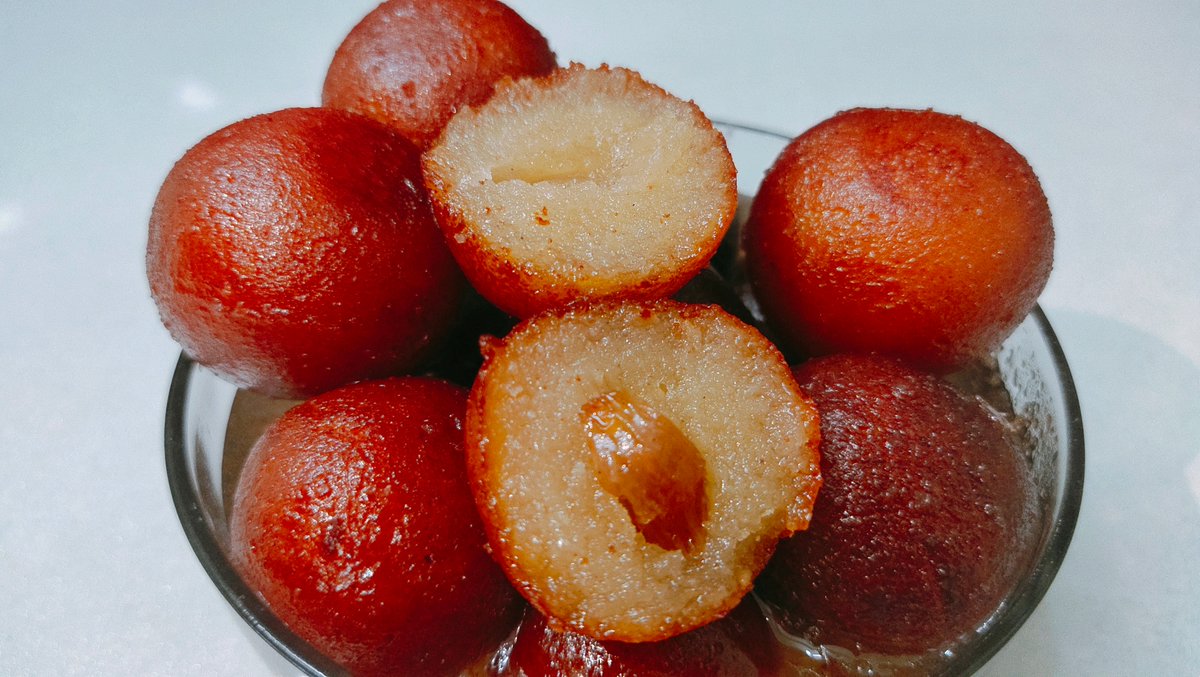 CookWithSushma's tweet photo. Paneer mawa gulabjamun recipe
Uploaded on my youtube channel : CookWithSushma
Detailed video link Click here: https://t.co/3uUCYa6OMH

#Mawagulabjamun #cookwithsushma #gulabjamun #holispecial 
#paneermawagulabjamun #dessertrecipe #kalajamun https://t.co/9fHvulrBuX