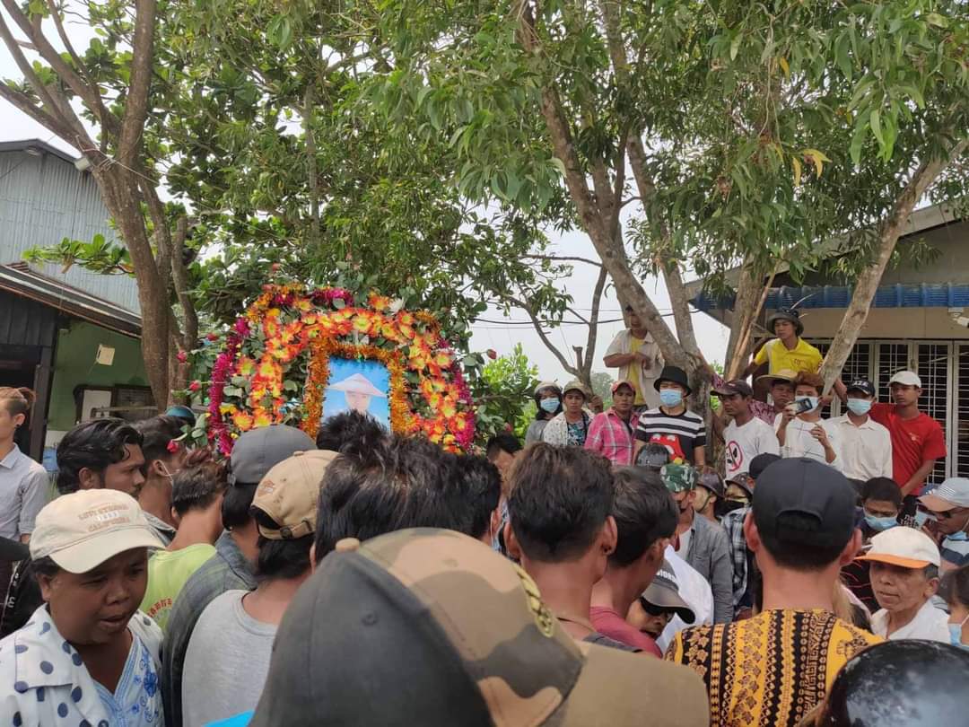 XueMei01's tweet photo. Funeral of Ko Zaw Lin Aung , who was shot kill by terrorist military force in Pathein, on March 28 !

ABOMINABLE CRUELTY

#WhatsHappeningInMyanmar 
#Mar30Coup https://t.co/UybGkWLBKk