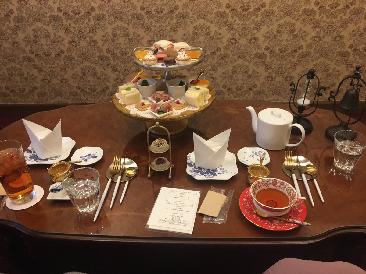 Callus94233649's tweet photo. 《カフェ紹介》

京都市バス東山安井から徒歩2分の"Madame Delluc"

オシャレで可愛らしい雰囲気のチョコレートショップです🍫

2階にカフェがあり、チョコレー徒歩や自家製ワッフルを楽しめます！

完全予約制の���ロンではアフタヌーンティーを楽しむこともできます☕️

#春から京女 https://t.co/3wSFECuNOH